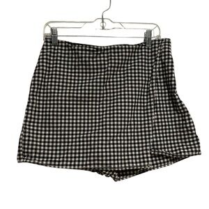 ⭐️ 2/$15 SALE ⭐️ Hollister Black and White Checkered Skirt - Large